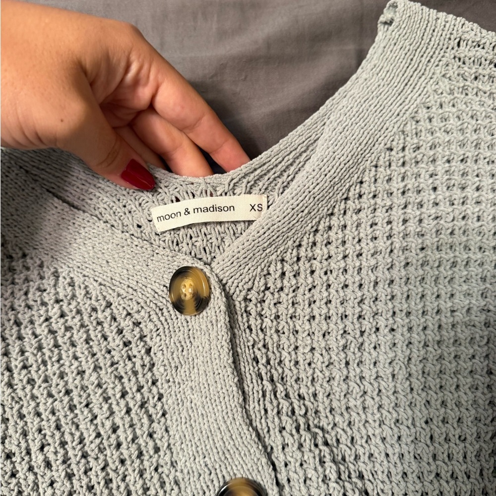 Moon & Madison Light Gray Knit Cardigan